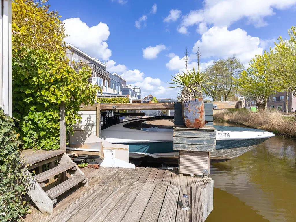 Spanker 13, MEDEMBLIK