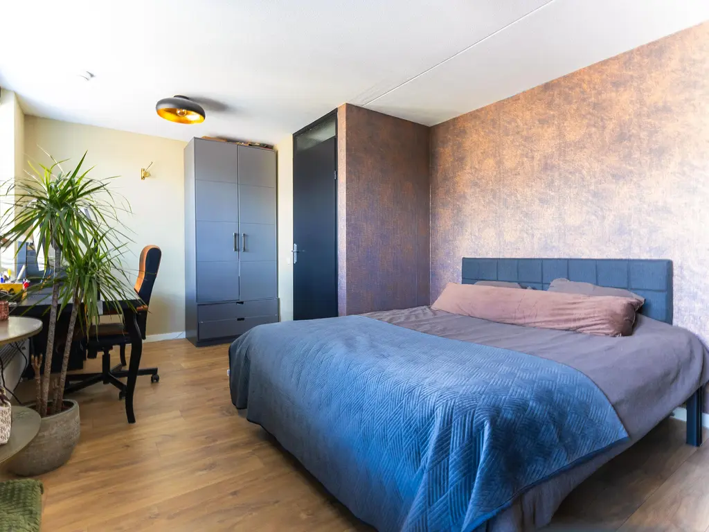 Spanker 13, MEDEMBLIK