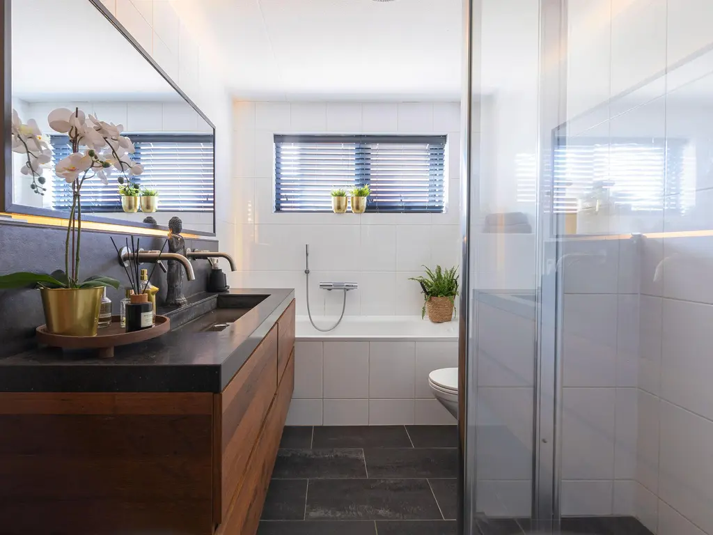 Spanker 13, MEDEMBLIK