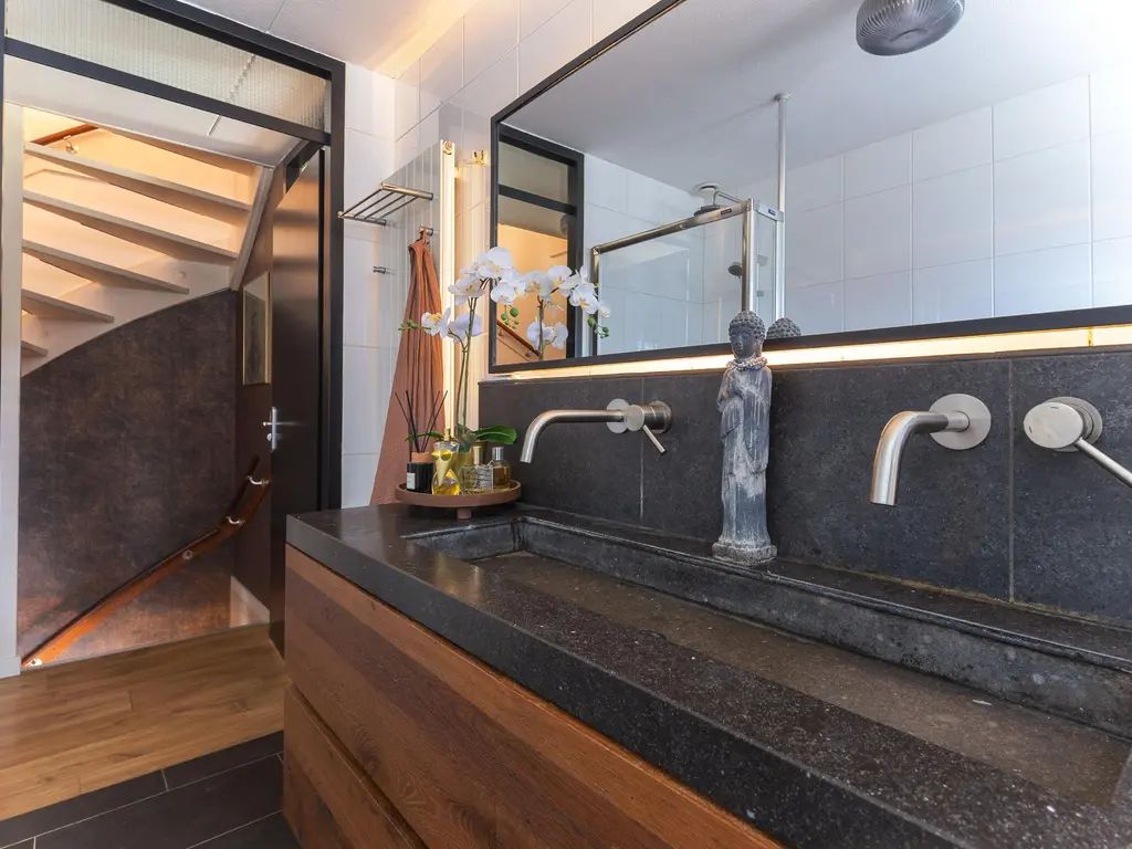 Spanker 13, MEDEMBLIK