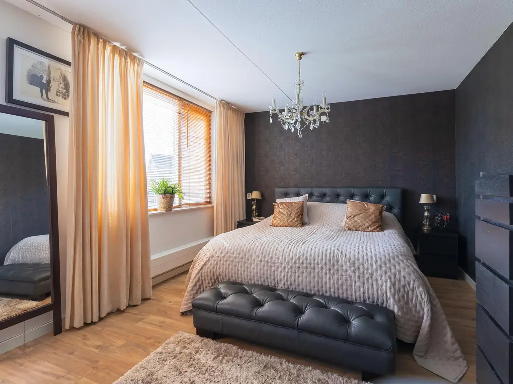 Spanker 13, MEDEMBLIK