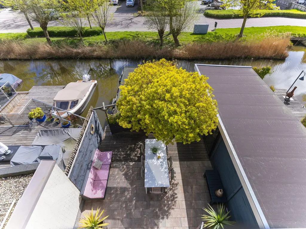 Spanker 13, MEDEMBLIK