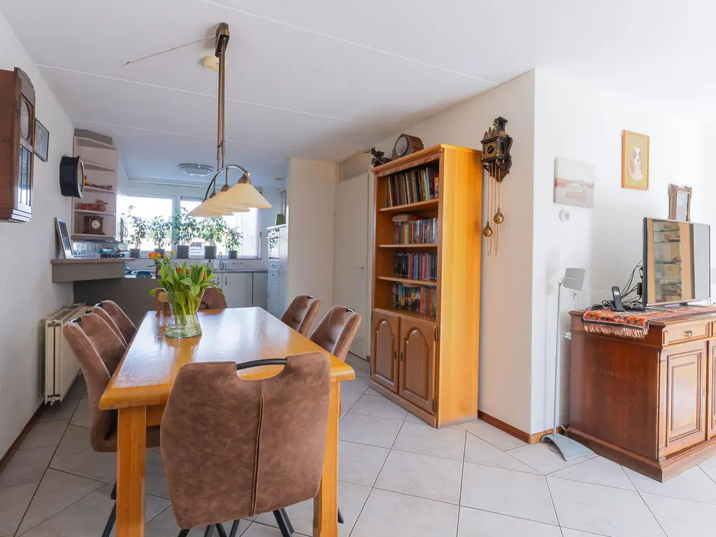 Iepenstraat 15, Winkel