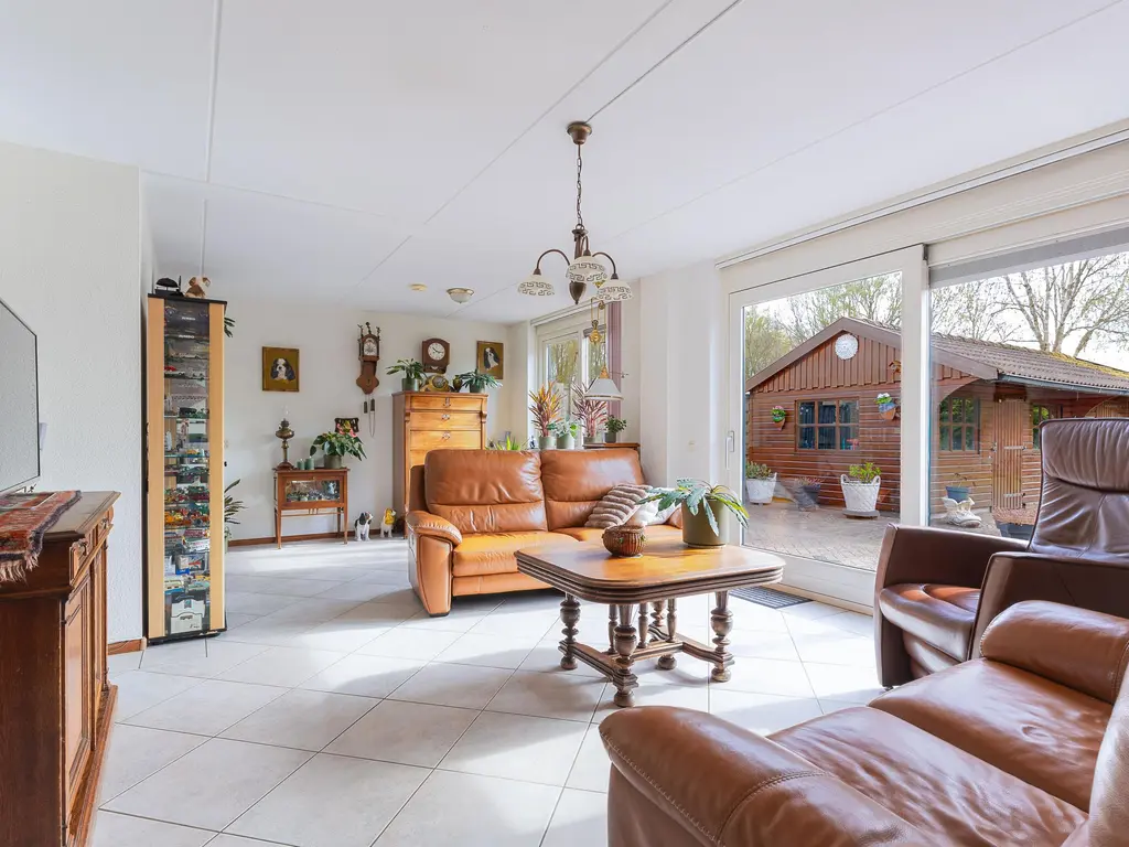 Iepenstraat 15, Winkel