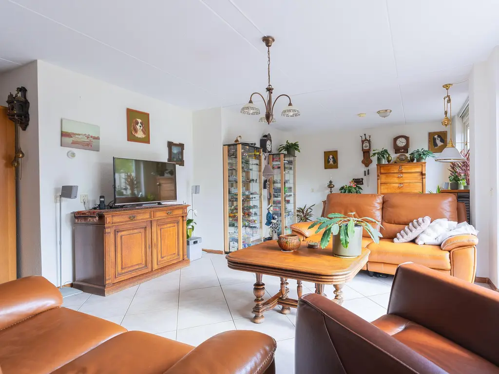 Iepenstraat 15, Winkel