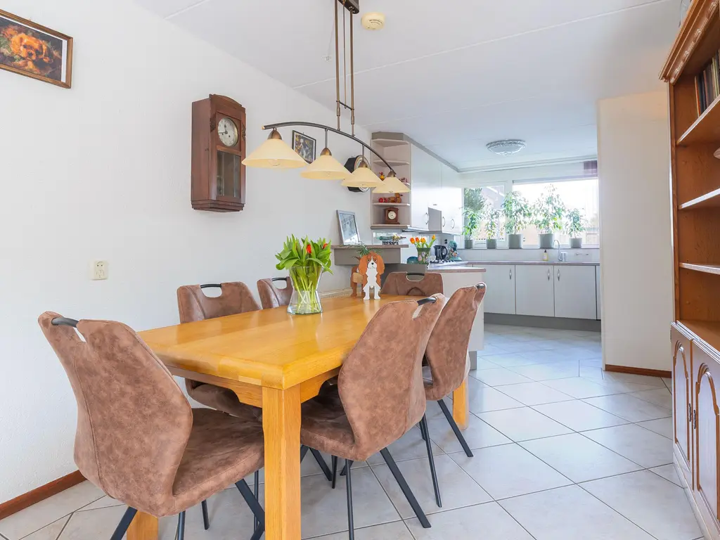 Iepenstraat 15, Winkel