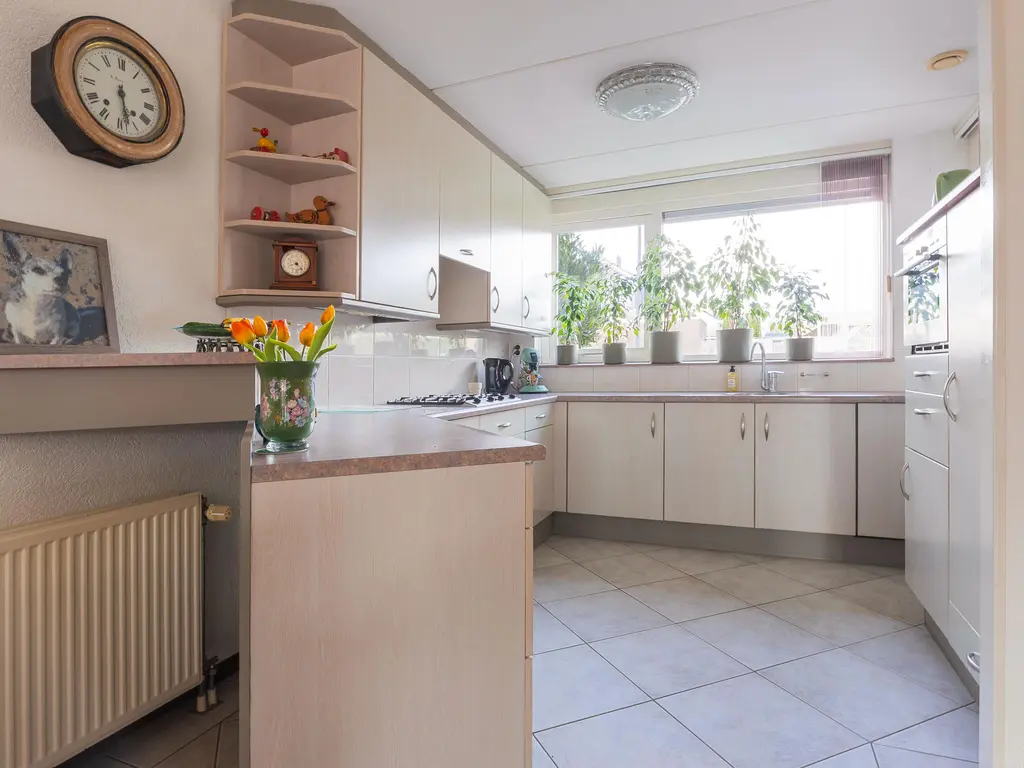 Iepenstraat 15, Winkel