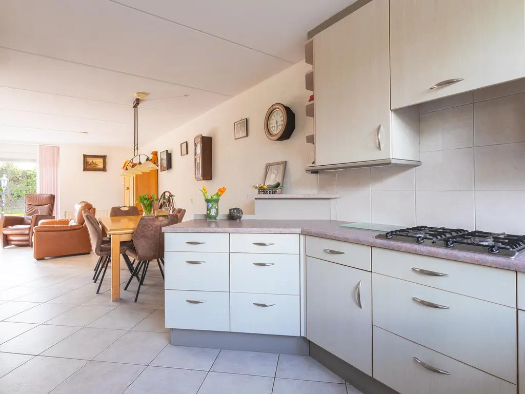 Iepenstraat 15, Winkel