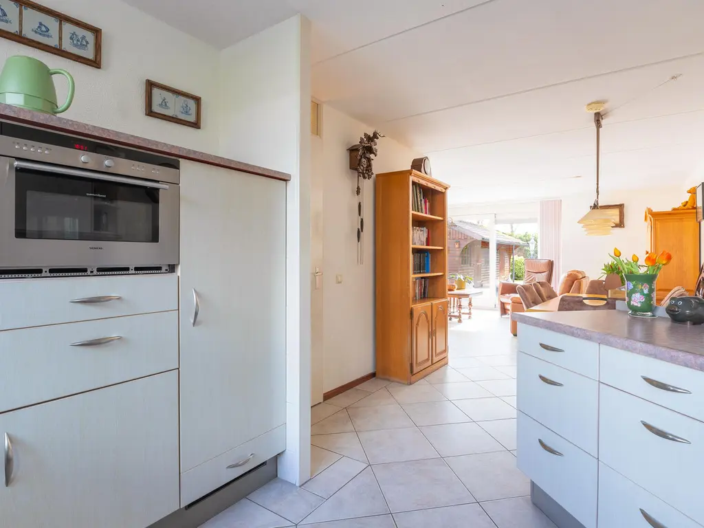 Iepenstraat 15, Winkel