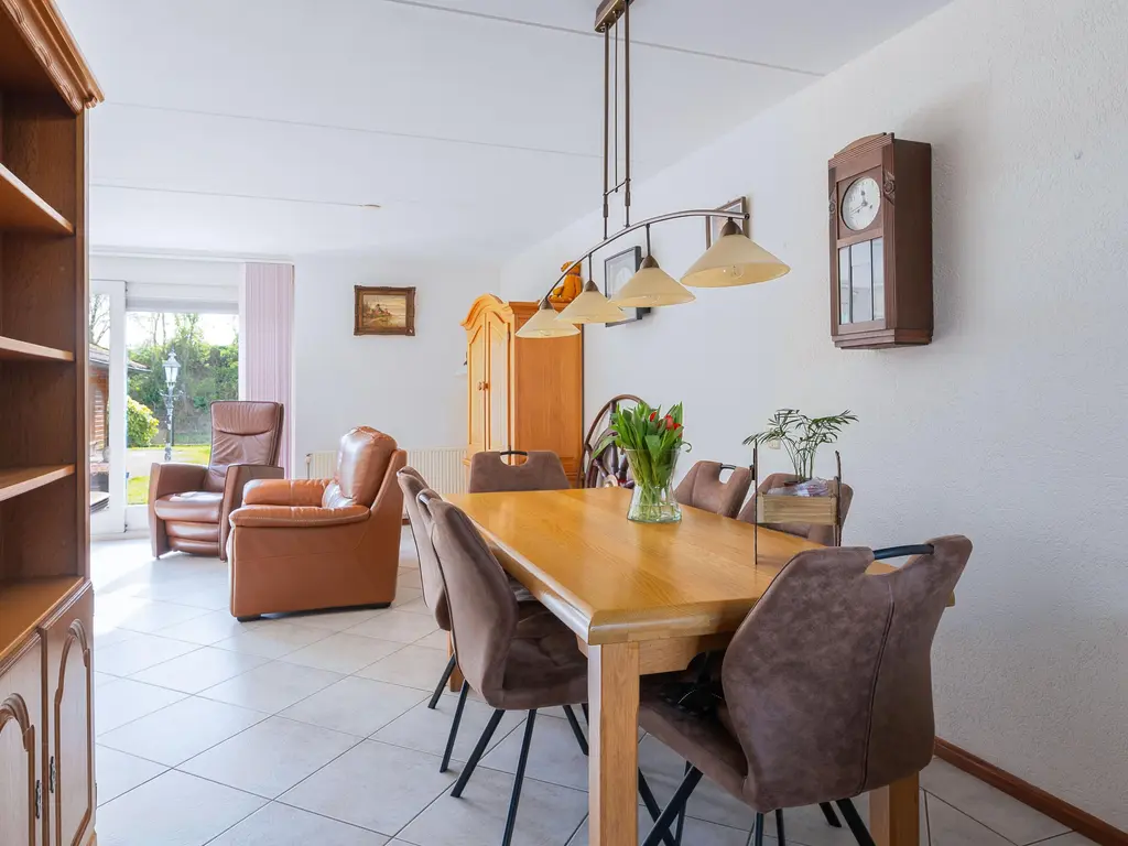 Iepenstraat 15, Winkel