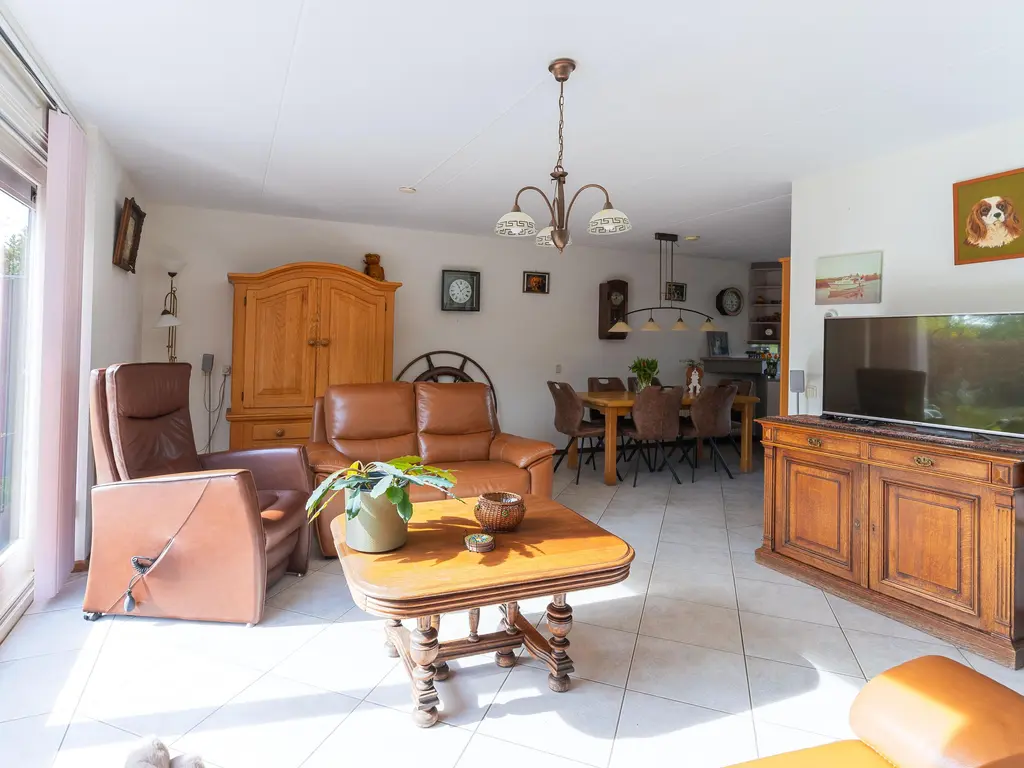 Iepenstraat 15, Winkel