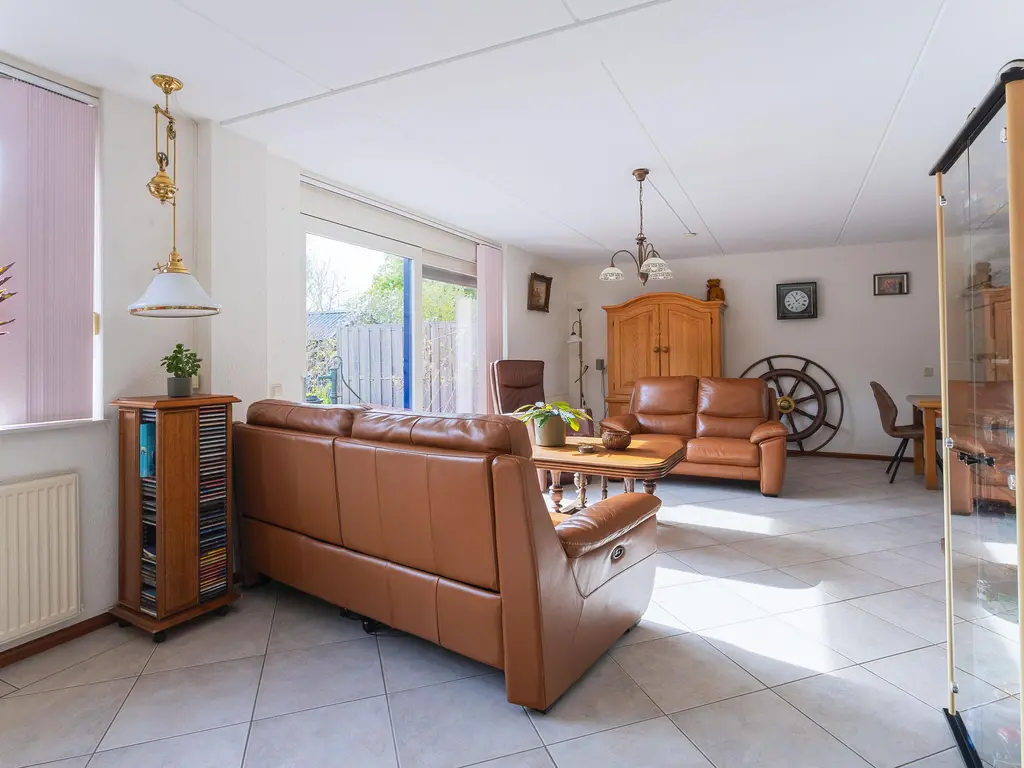 Iepenstraat 15, Winkel