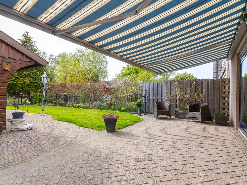 Iepenstraat 15, Winkel