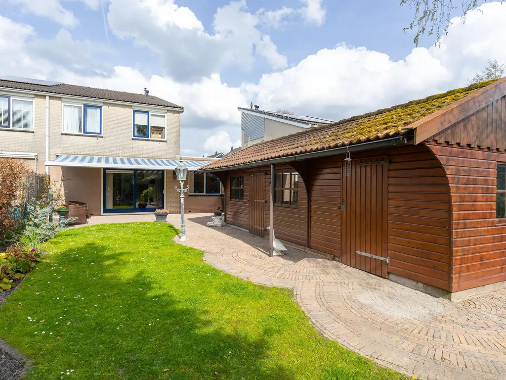 Iepenstraat 15, Winkel