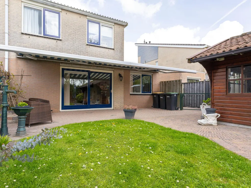 Iepenstraat 15, Winkel