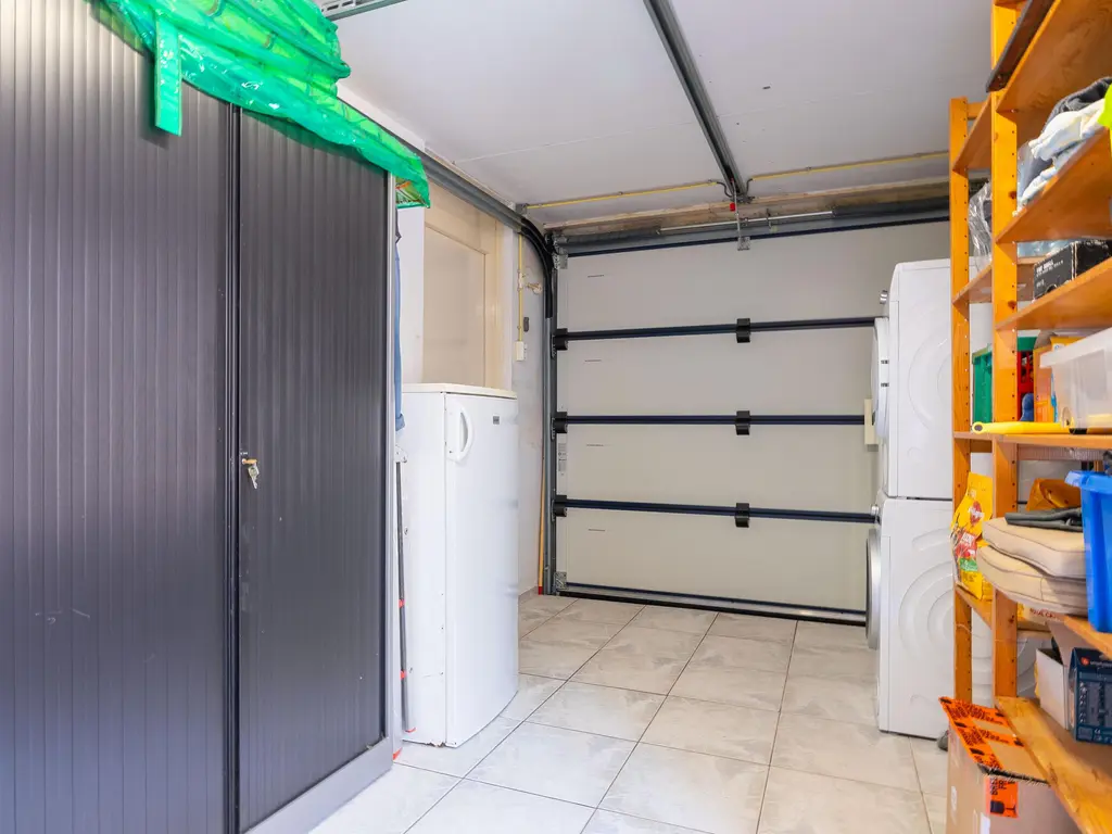 Iepenstraat 15, Winkel