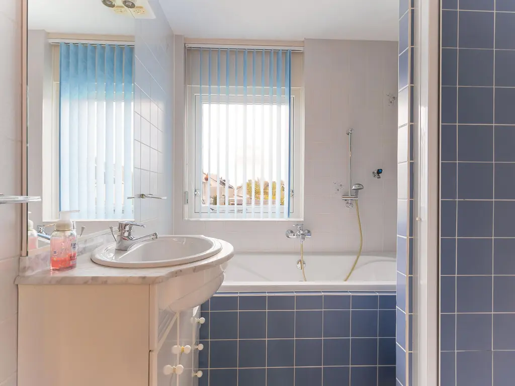 Iepenstraat 15, Winkel