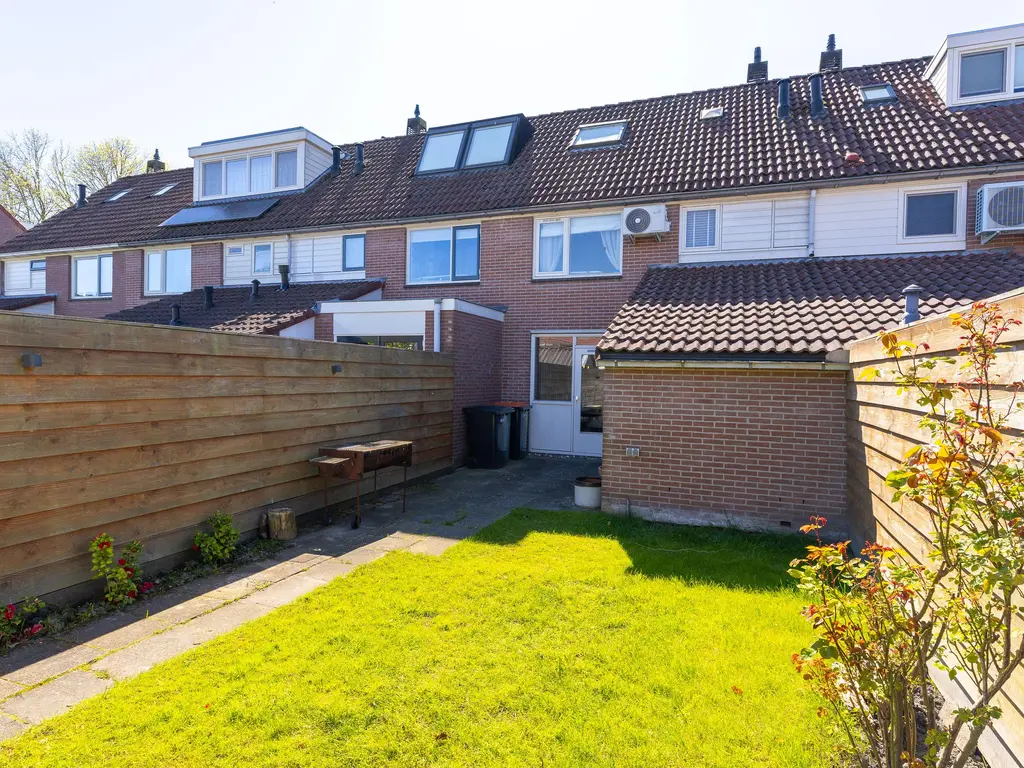 Nachtegaal 100, Hoorn