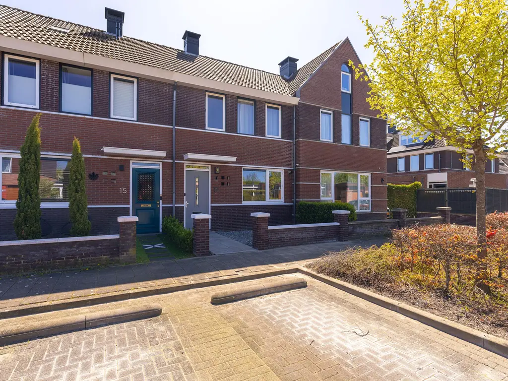 Koolmees 17, Hoogkarspel