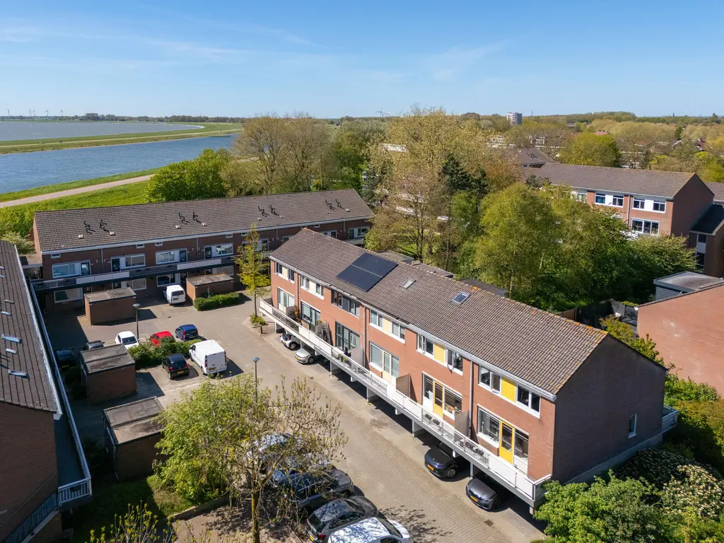 Poolster 93, Hoorn
