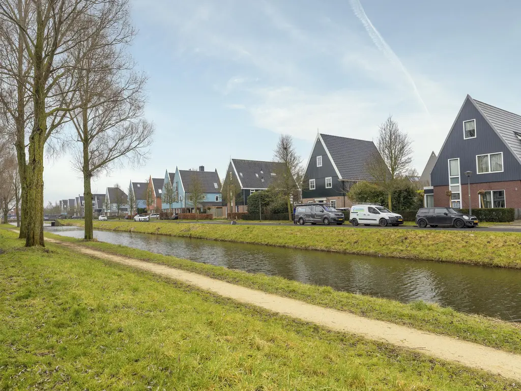 Vredemaker 138, ZWAAG