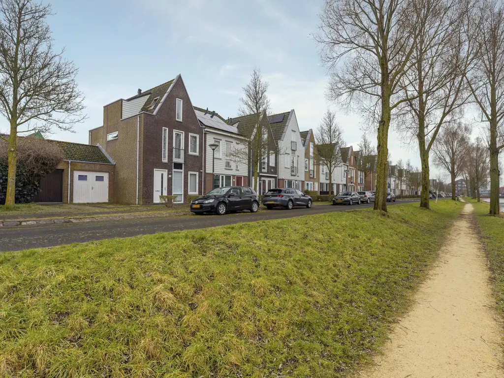 Vredemaker 138, ZWAAG