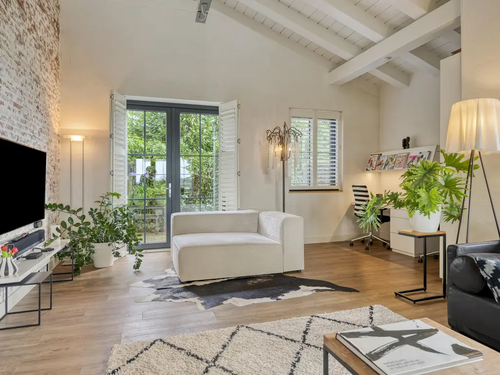 De Stille Wille 316, OOST WEST EN MIDDELBEERS