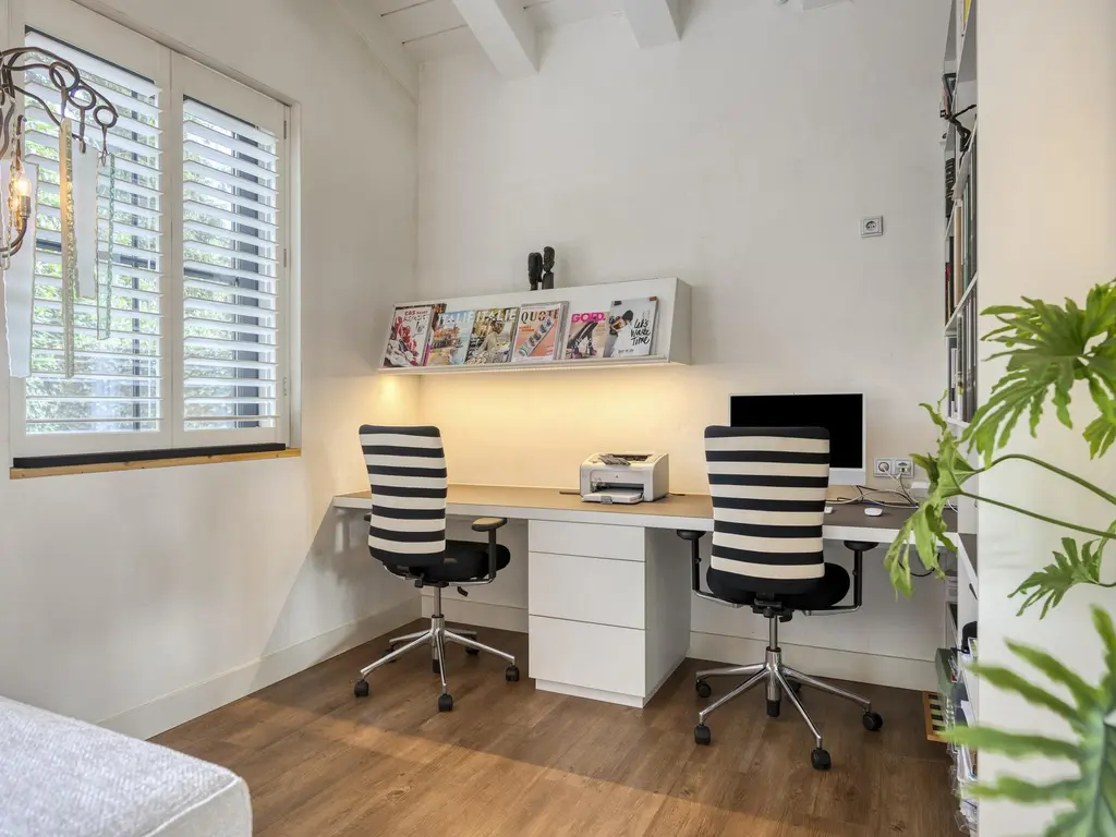 De Stille Wille 316, OOST WEST EN MIDDELBEERS