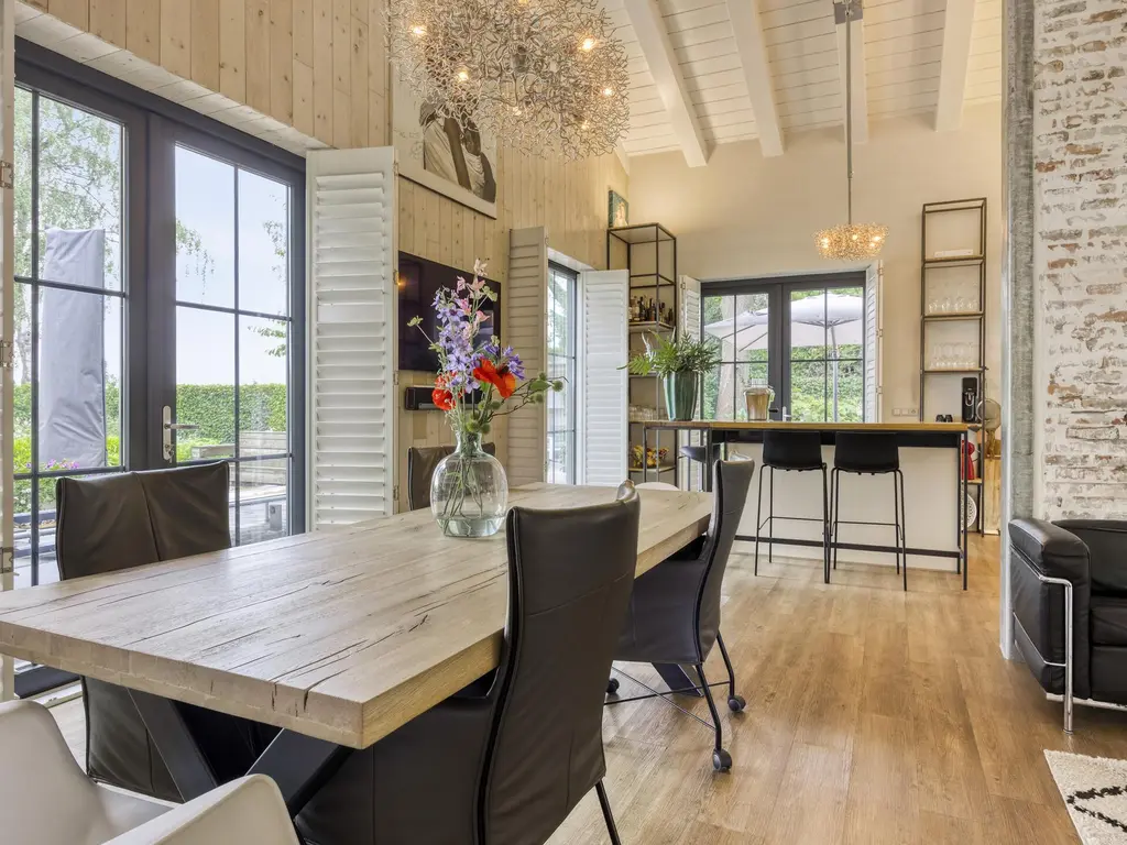 De Stille Wille 316, OOST WEST EN MIDDELBEERS