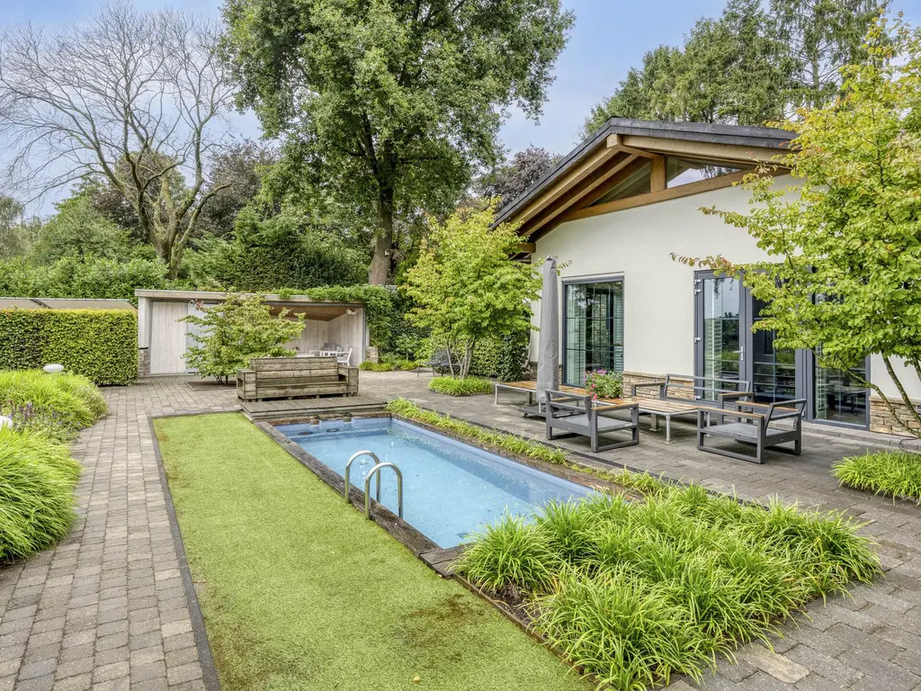 De Stille Wille 316, OOST WEST EN MIDDELBEERS