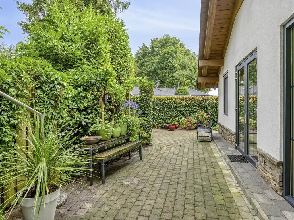 De Stille Wille 316, OOST WEST EN MIDDELBEERS