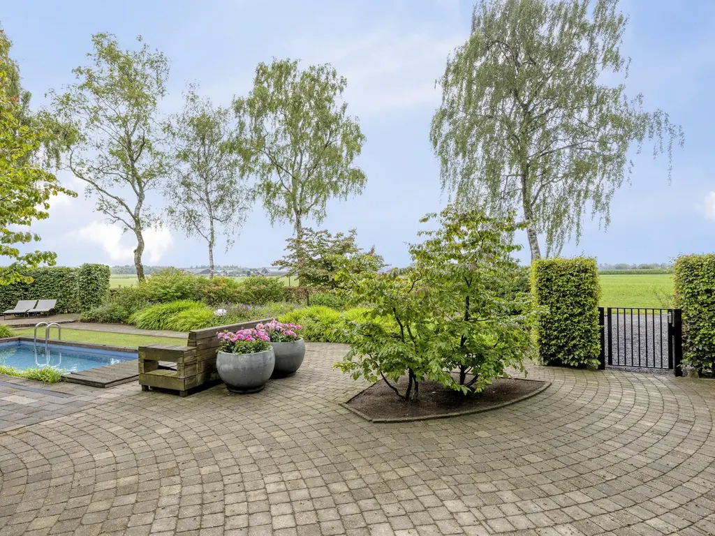 De Stille Wille 316, OOST WEST EN MIDDELBEERS