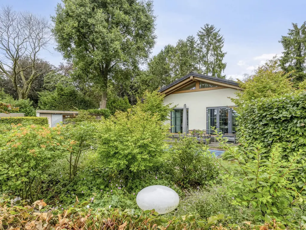 De Stille Wille 316, OOST WEST EN MIDDELBEERS