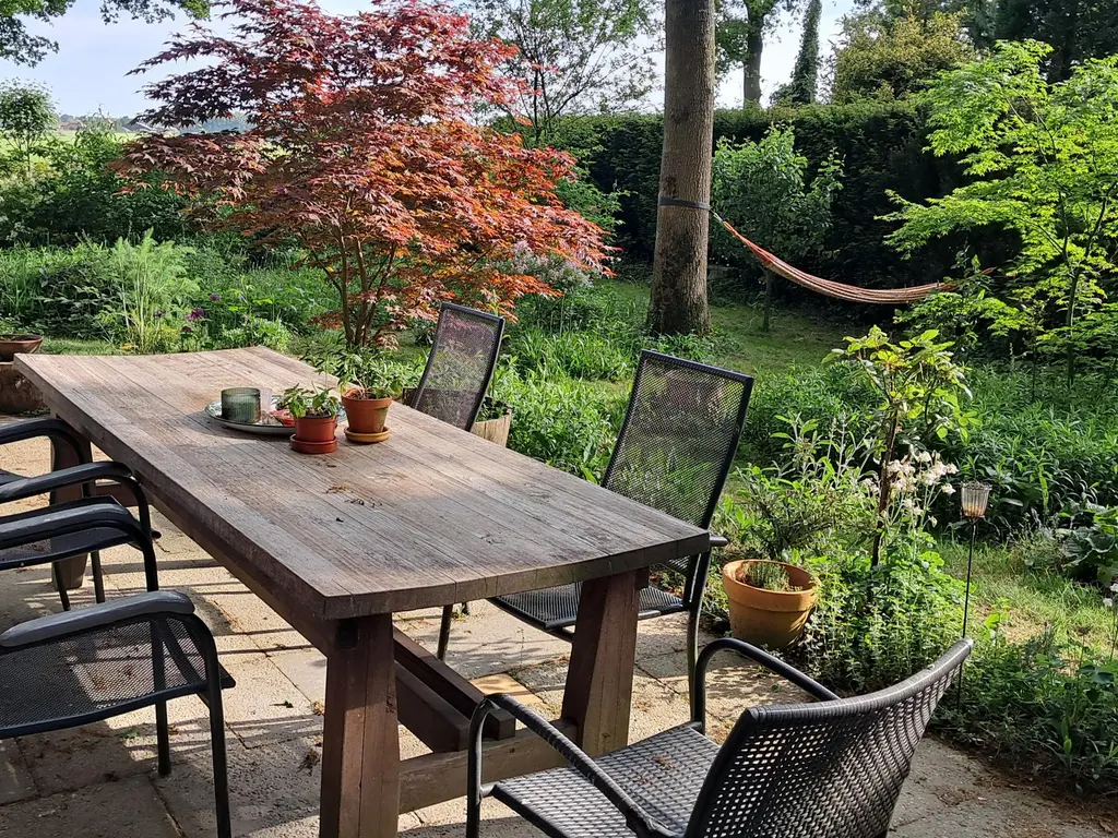 De Stille Wille 162, OOST WEST EN MIDDELBEERS