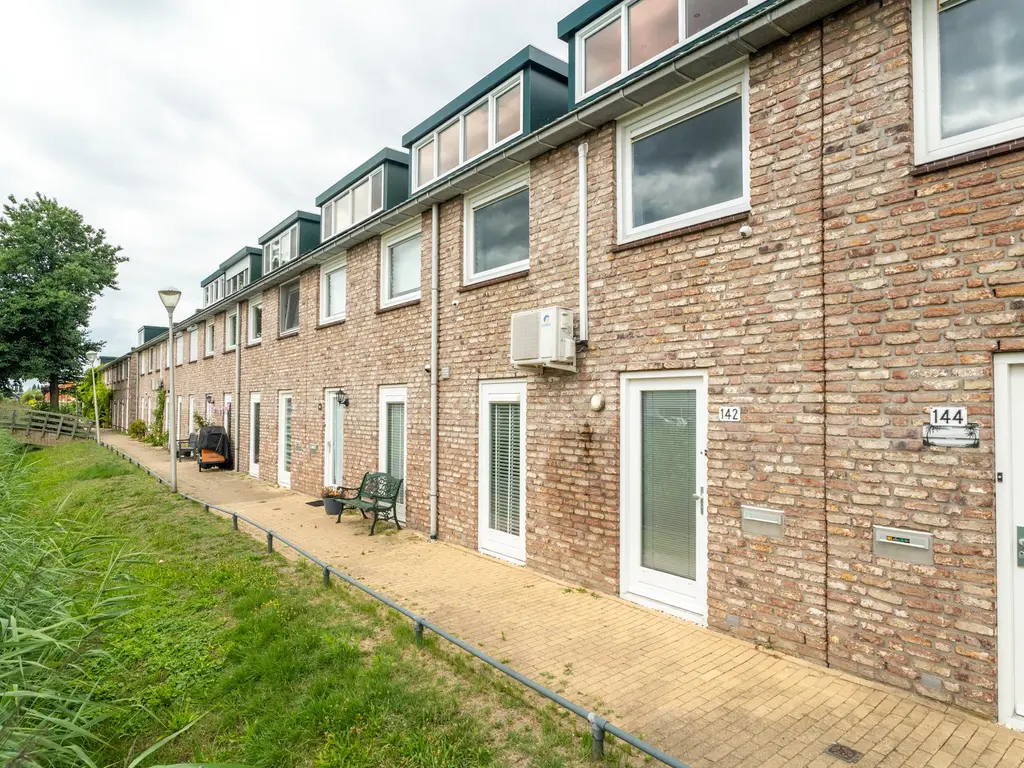 Nijkampvaart 142, 'S-GRAVENHAGE