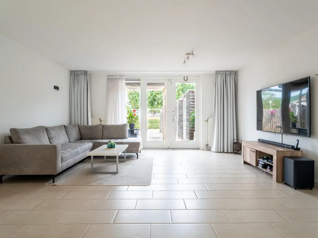 Nijkampvaart 142, 'S-GRAVENHAGE