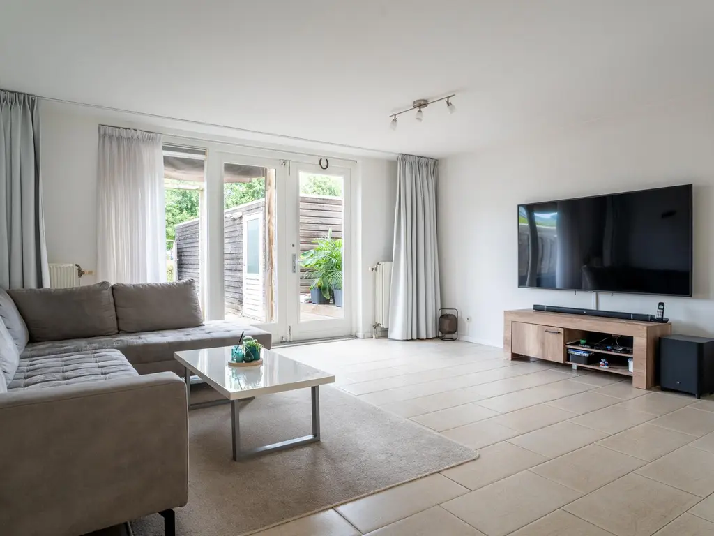 Nijkampvaart 142, 'S-GRAVENHAGE