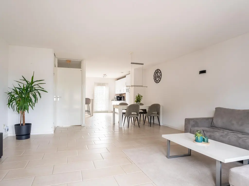 Nijkampvaart 142, 'S-GRAVENHAGE