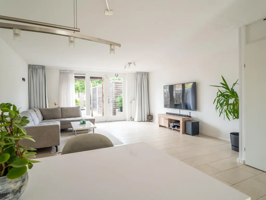 Nijkampvaart 142, 'S-GRAVENHAGE