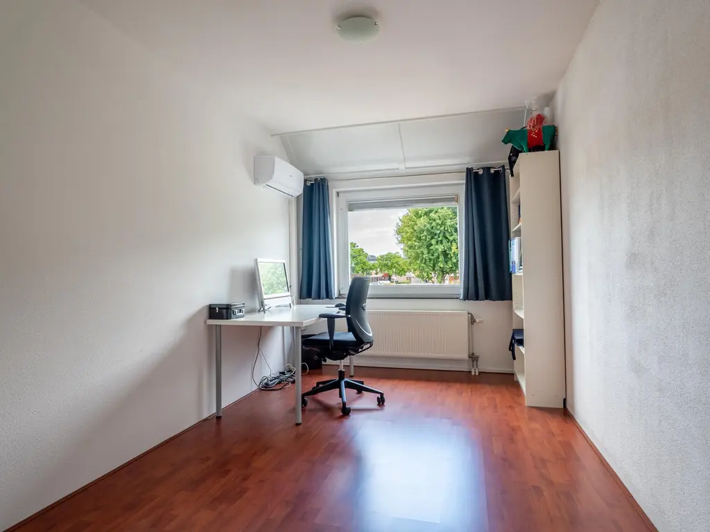 Nijkampvaart 142, 'S-GRAVENHAGE