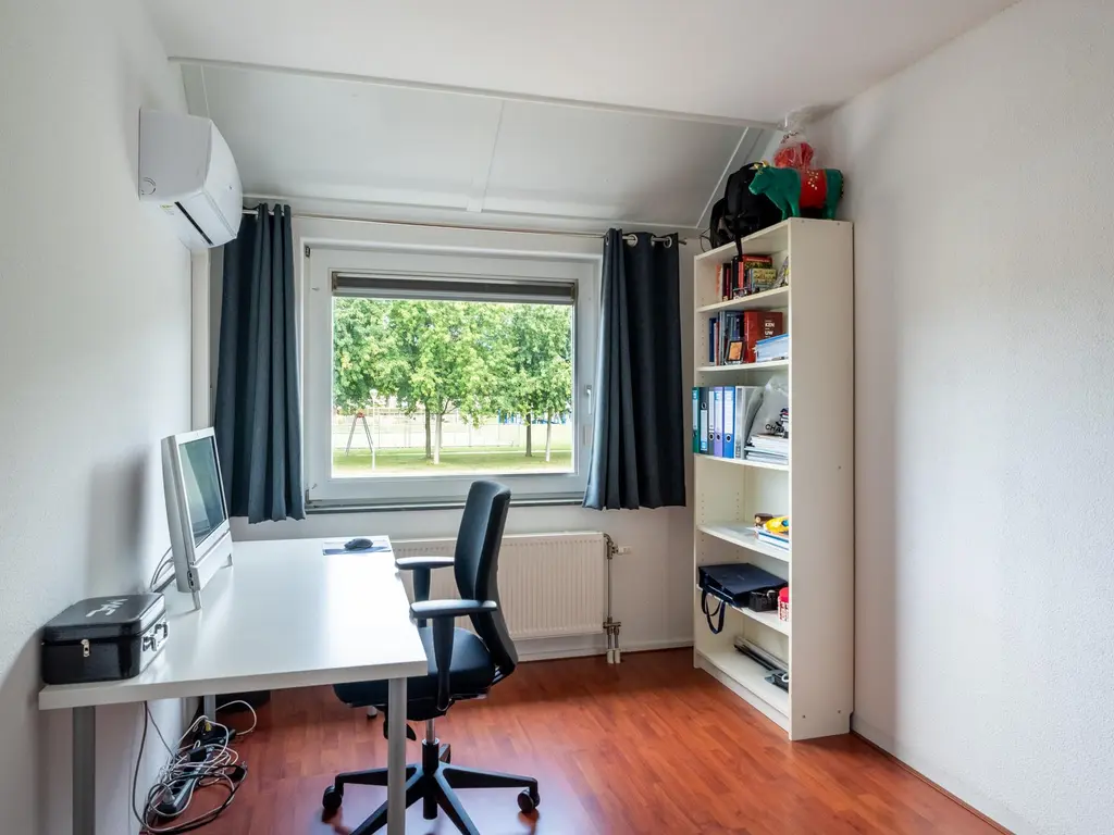 Nijkampvaart 142, 'S-GRAVENHAGE