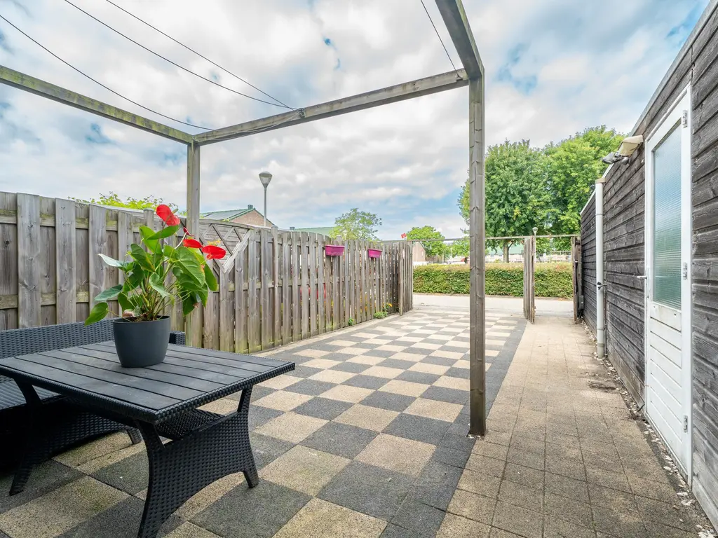 Nijkampvaart 142, 'S-GRAVENHAGE