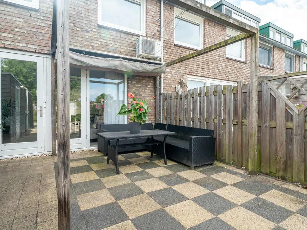 Nijkampvaart 142, 'S-GRAVENHAGE