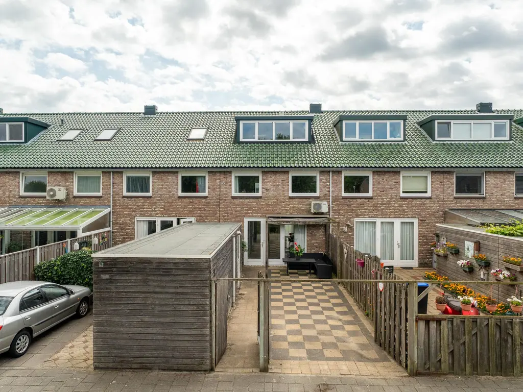 Nijkampvaart 142, 'S-GRAVENHAGE