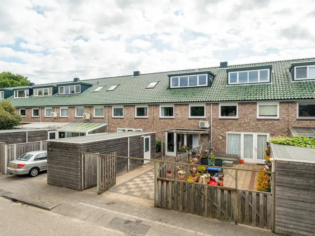 Nijkampvaart 142, 'S-GRAVENHAGE