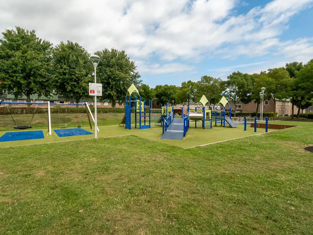 Nijkampvaart 142, 'S-GRAVENHAGE