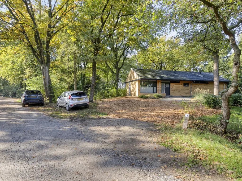 De Stille Wille 116, OOST WEST EN MIDDELBEERS