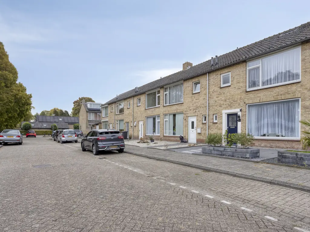 Hazelaarstraat 16, WAALWIJK