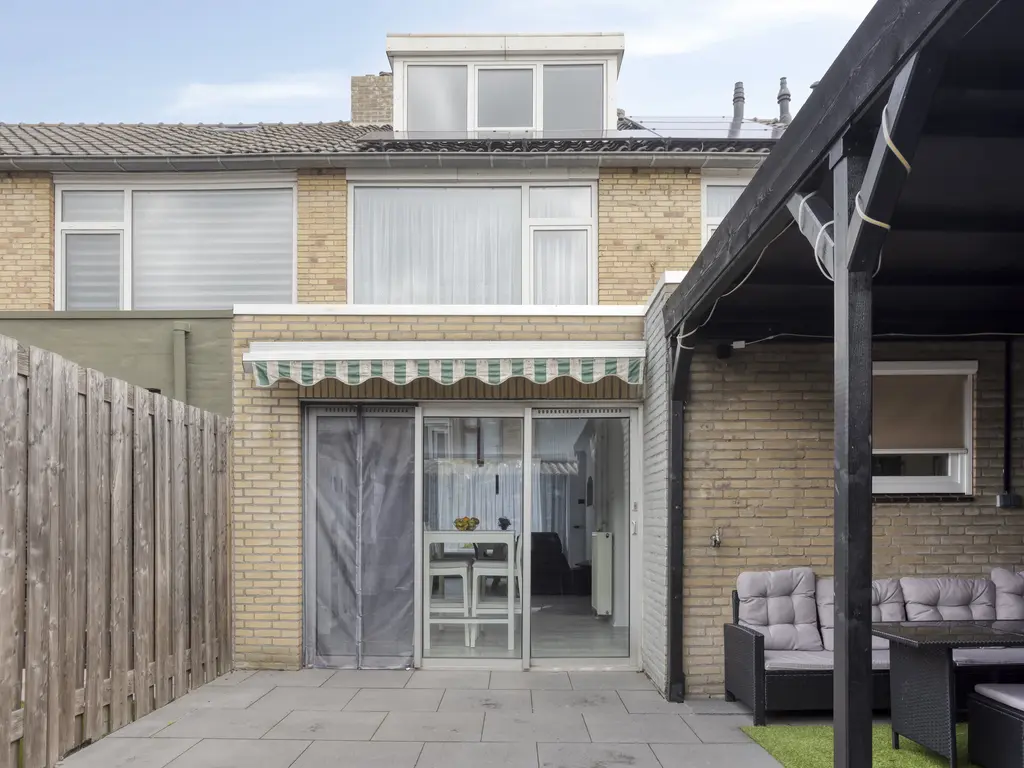 Hazelaarstraat 16, WAALWIJK