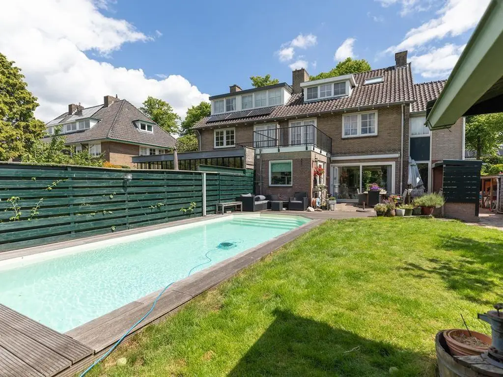 Juliana van Stolberglaan 26, NAARDEN